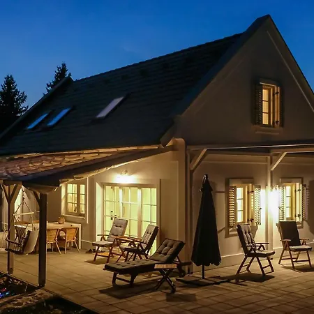 Baberkert Villahaz Balatonhenyen Villa Balatonhenye